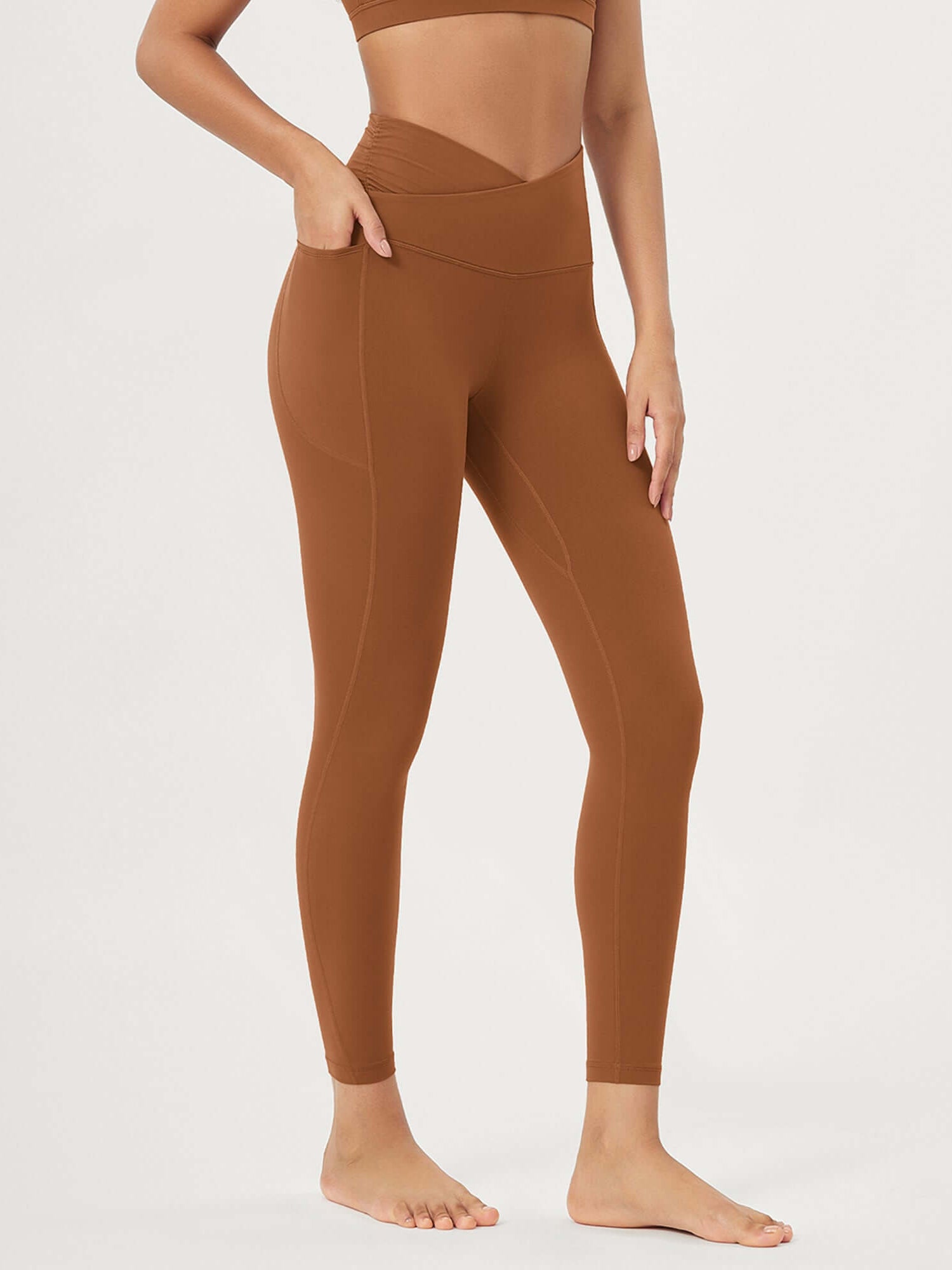 25 / 28 Gathered Crossover Lounge Yoga Leggings with Pockets 25 Inseam Caramel - ododos